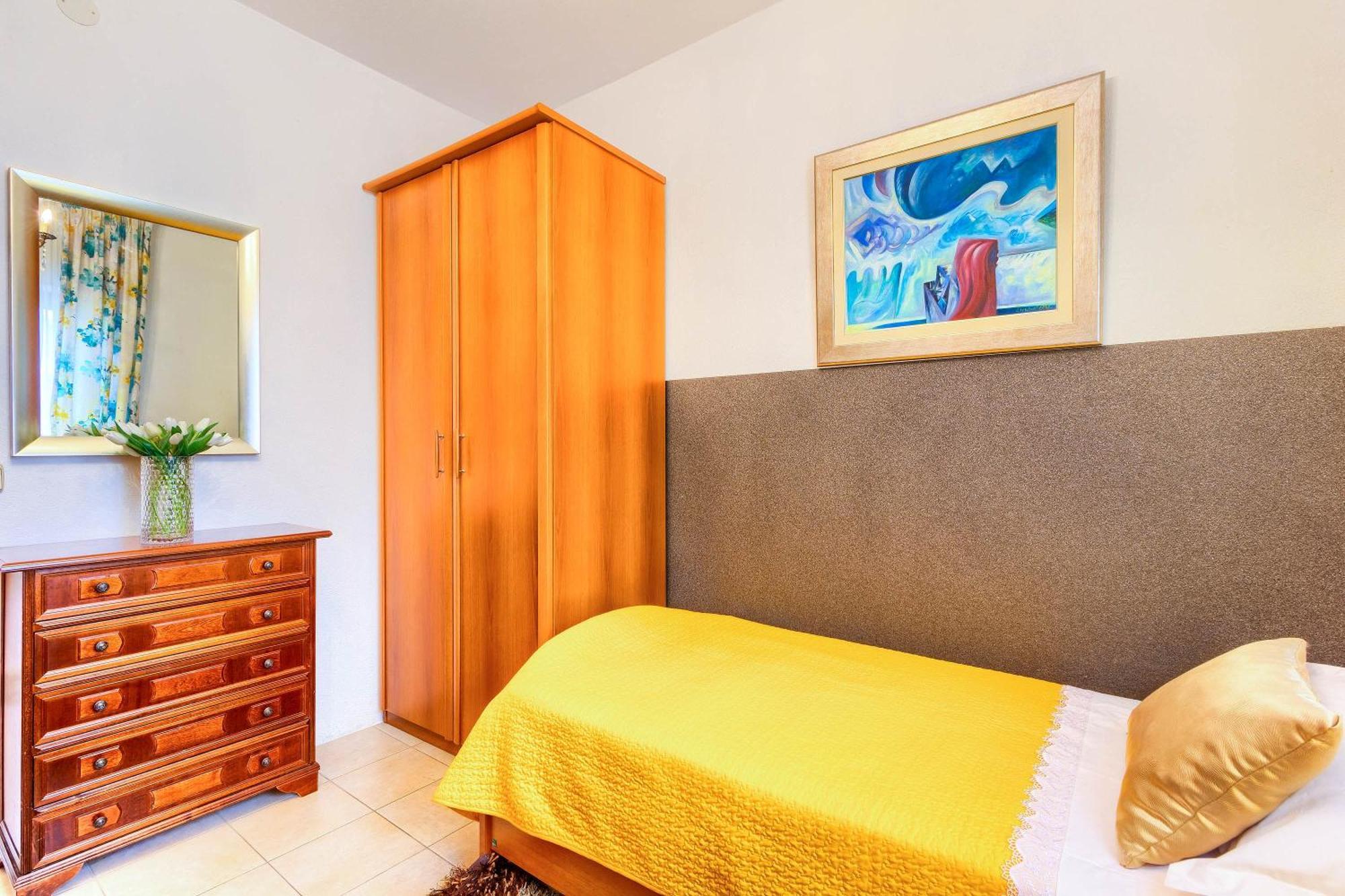 Family Friendly Seaside Apartments Rogoznica - 2010 Room photo