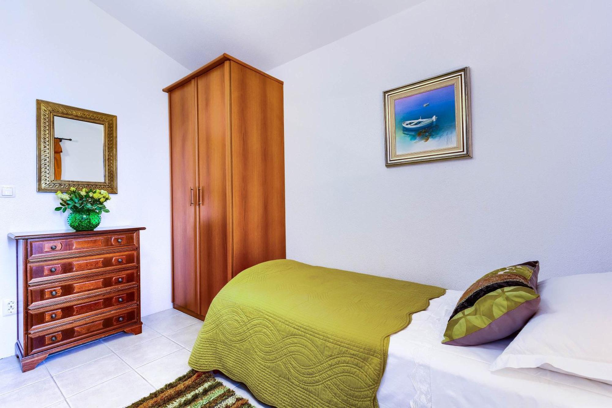 Family Friendly Seaside Apartments Rogoznica - 2010 Room photo